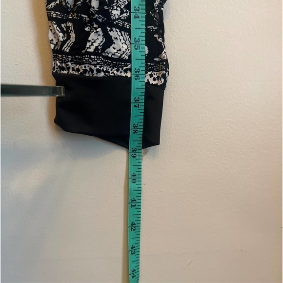 fan Womens Blk and white pants. Elastic ankle and waist band with draw string - Picture 2 of 4